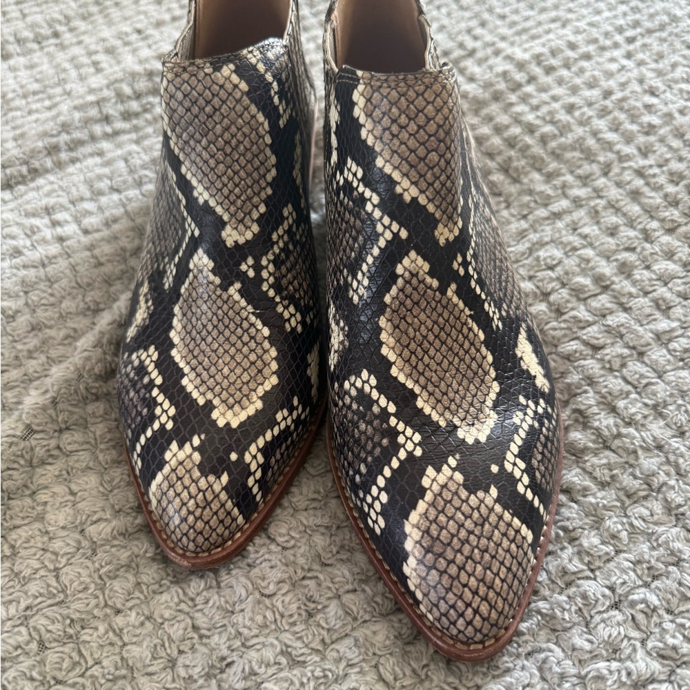 Chic Snakeskin Patterned Ankle Boots Madewell